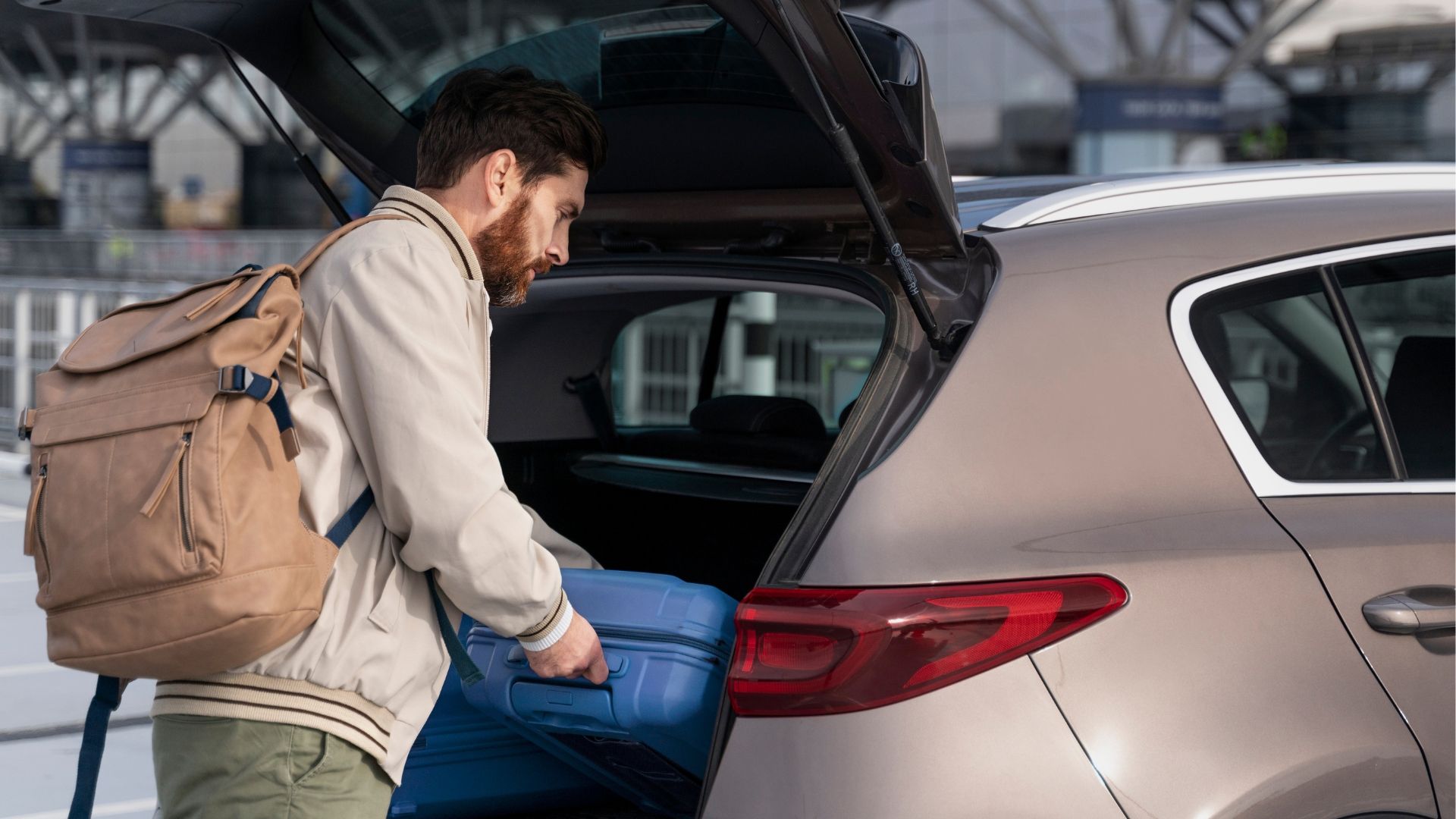 Going on holiday and wondering how to save on car rental? We set the record straight in our guide.
