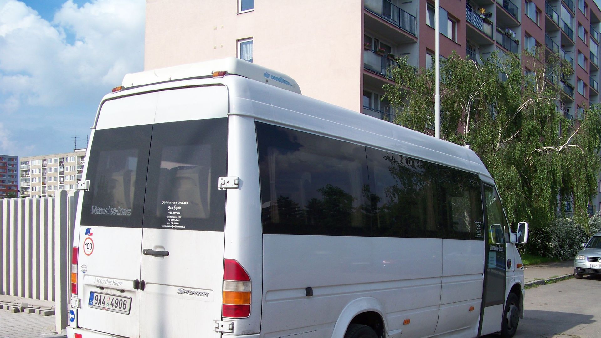 Why do some companies hire minibuses for corporate events? Discover the benefits of doing so right here.
