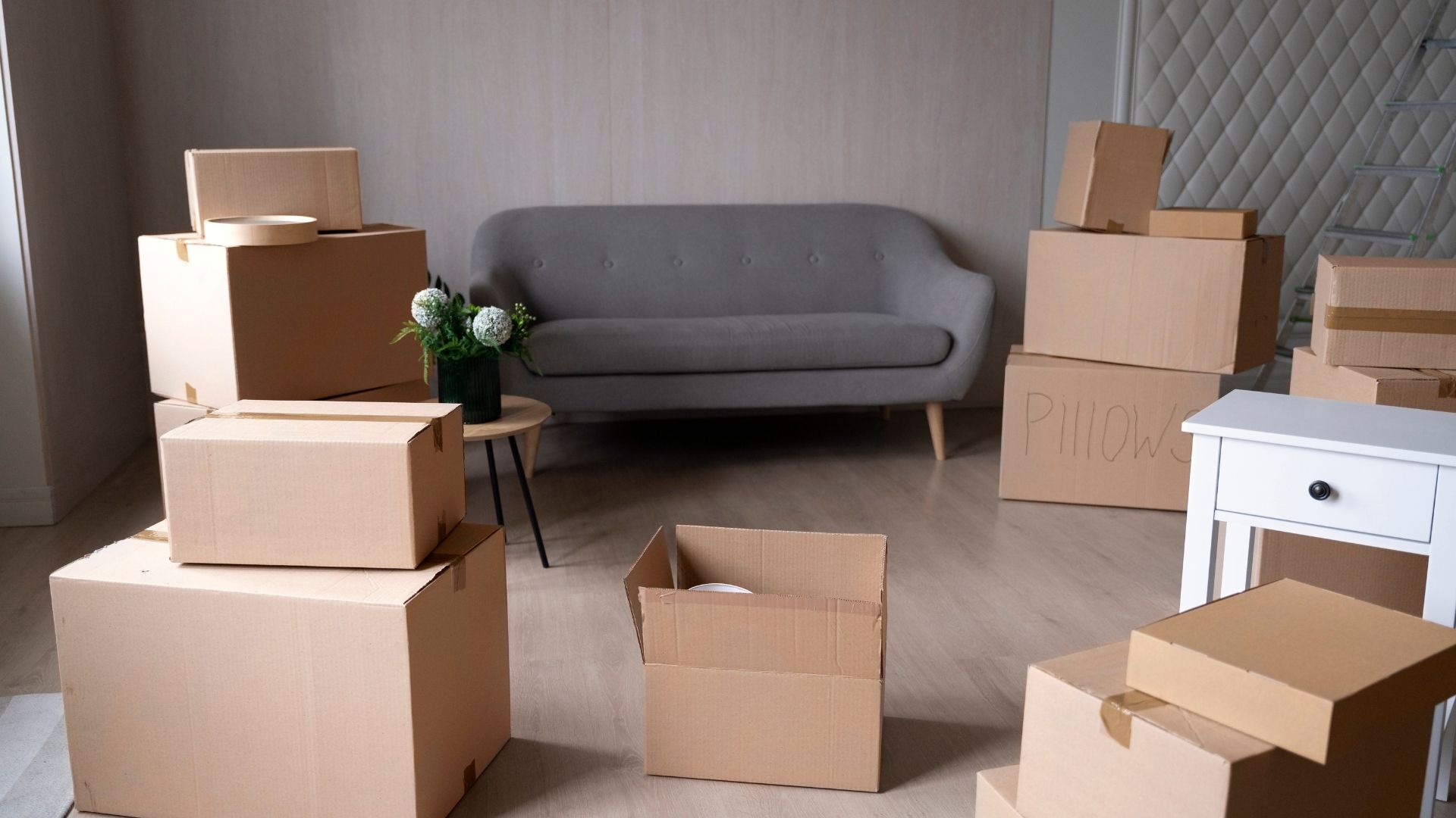 Moving house or relocating office? Here's how to save money by finding free or cheap packing boxes.
