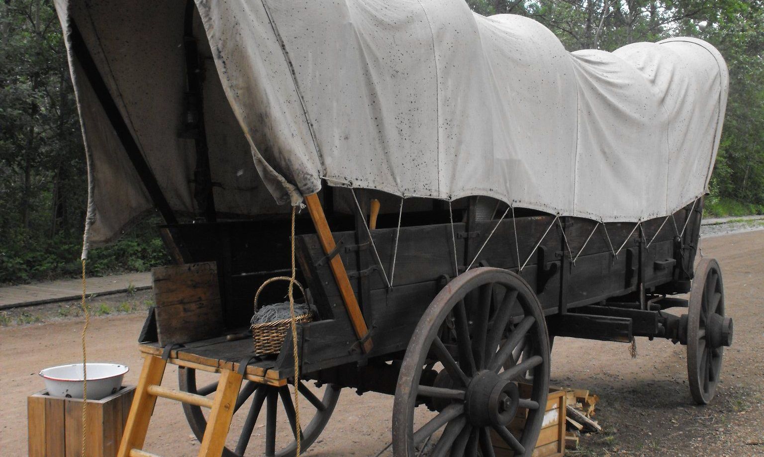 Picture of a Horse drawn caravan 