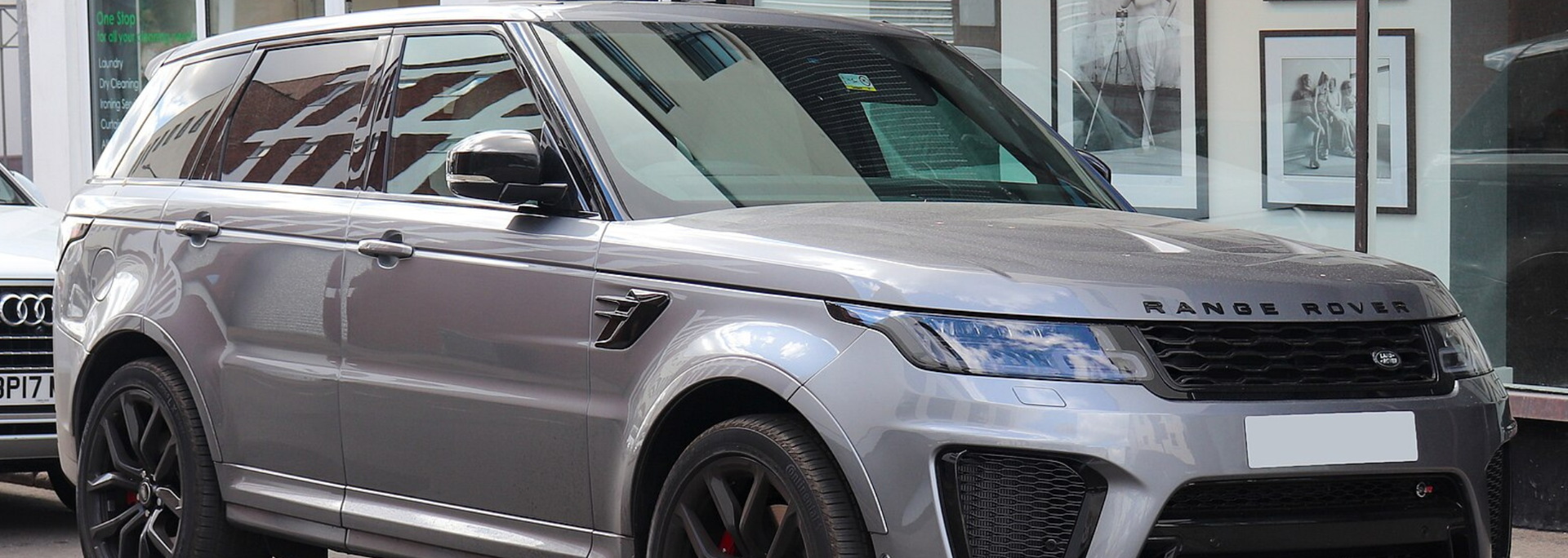 Picture of a Range Rover Sport. 