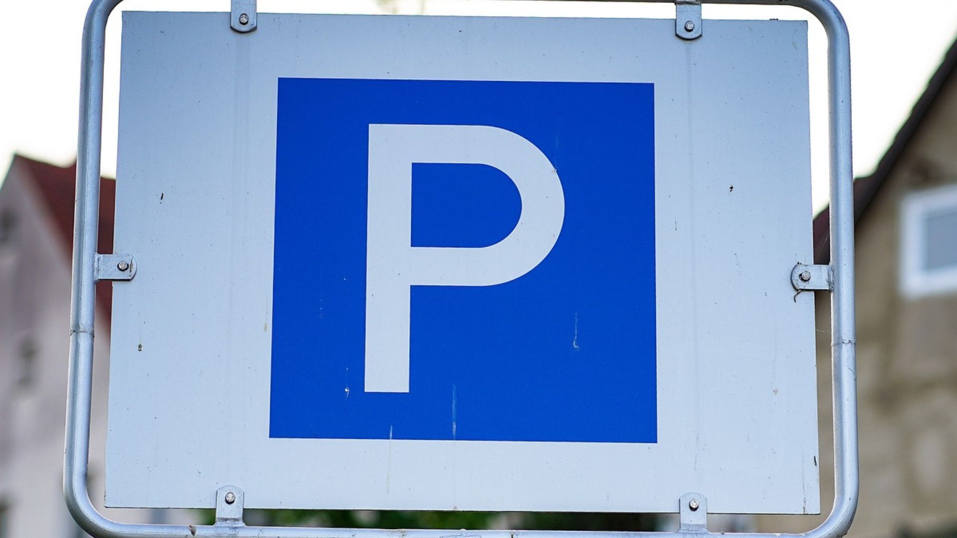 Renting a car for your holiday in the UK? Get to grips with parking regulations 