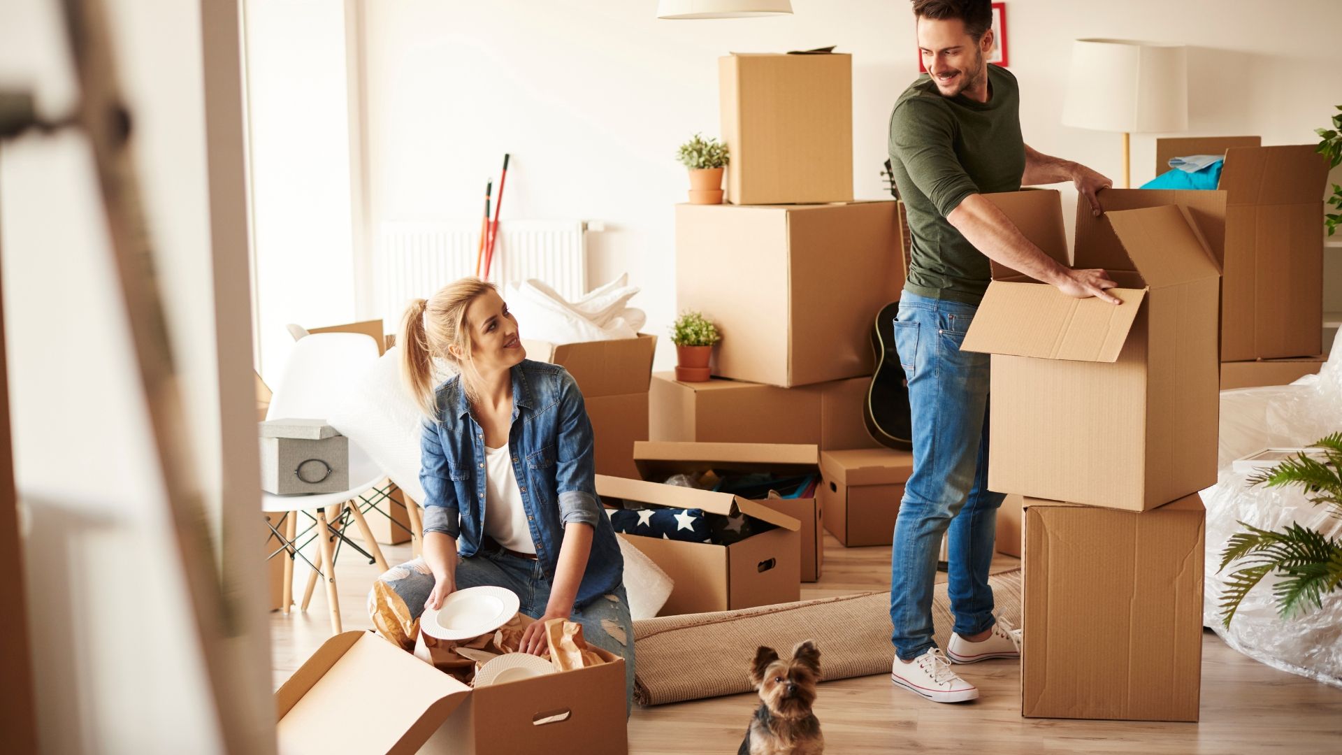 Moving house? Learn who you need to inform and get some extra tips to make moving day easier. Moving house? Learn who you need to inform and get some extra tips to make moving day easier.