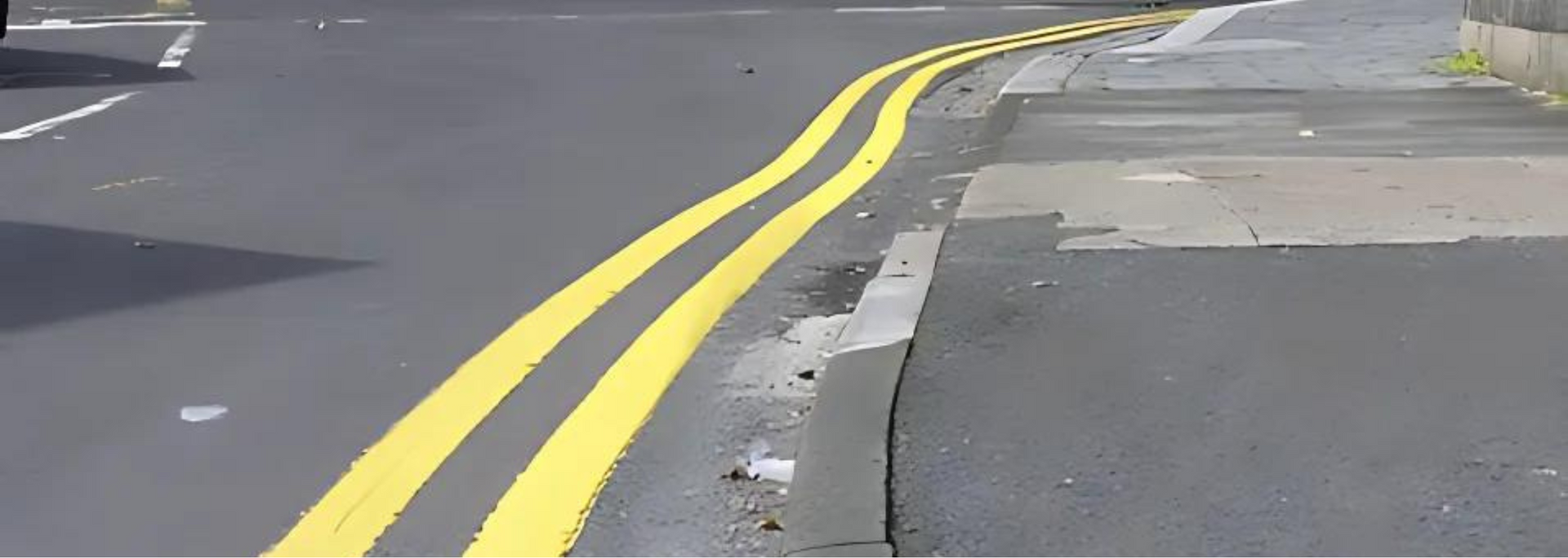 Picture of a double yellow line.