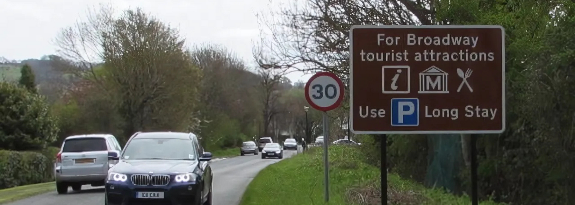 Picture of a brown UK route sign.