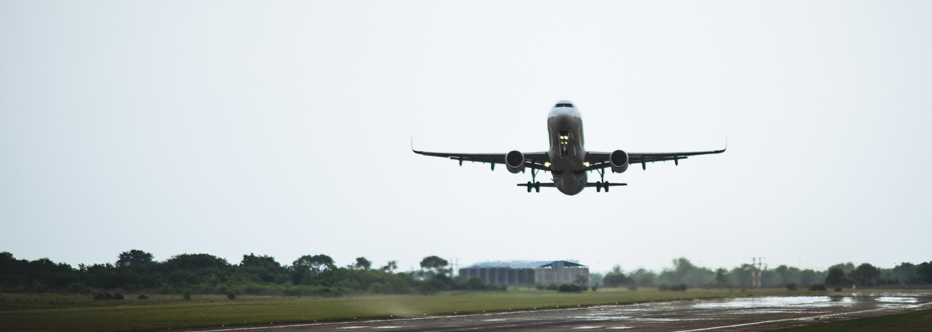 Picture of a plane taking off. 