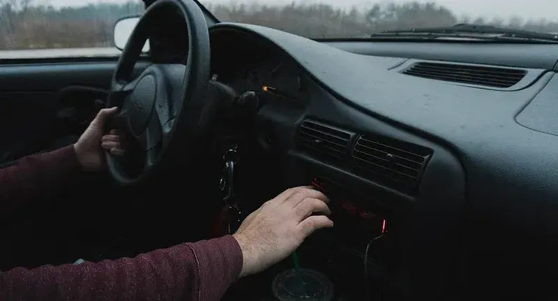 Picture of a hand on a gearstick.