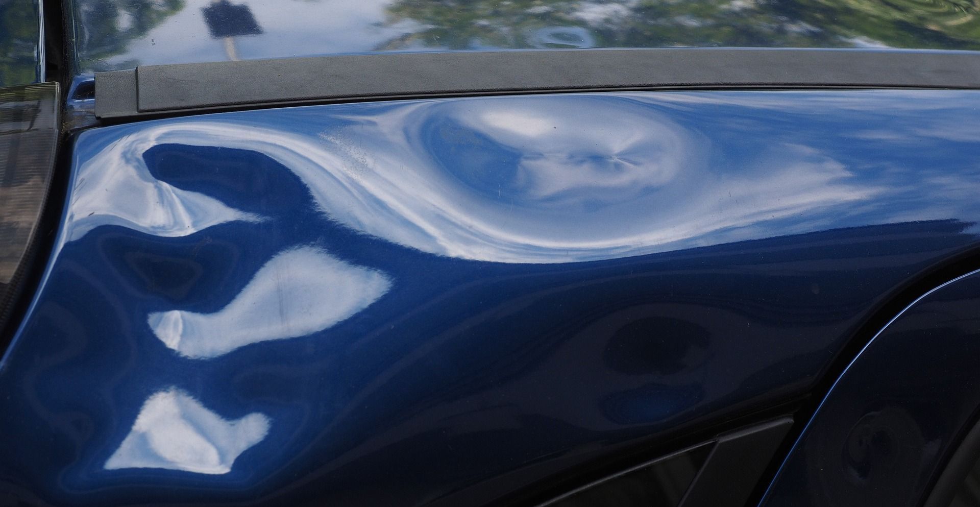 Picture of a bump on a new-looking car.