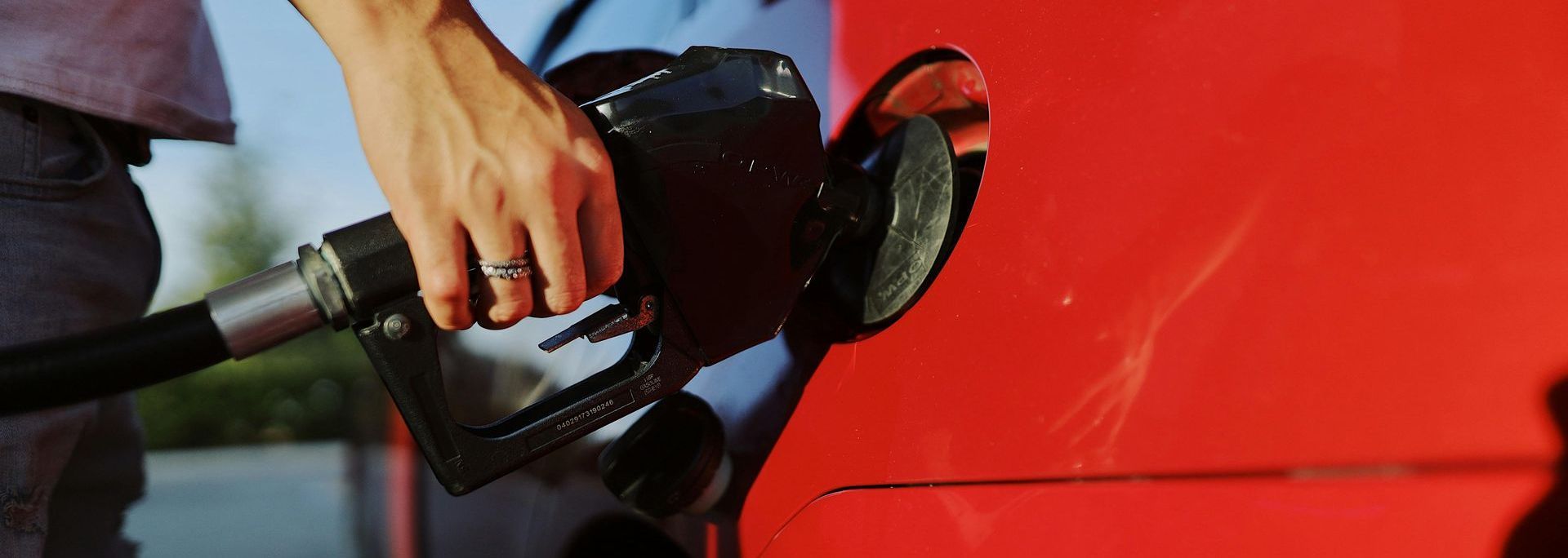 Picture of someone refuelling their car
