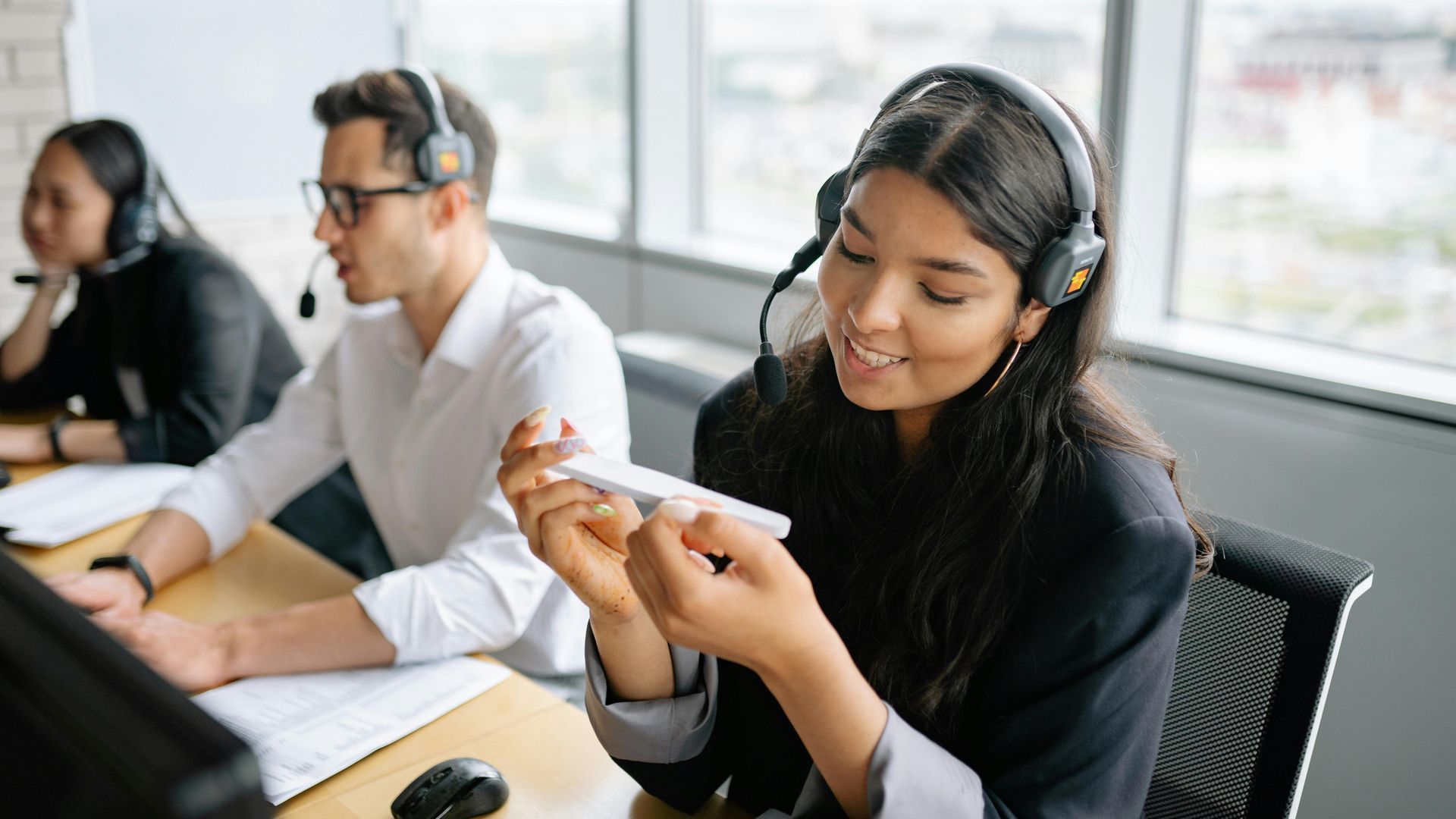 Picture of happy customers at a service desk