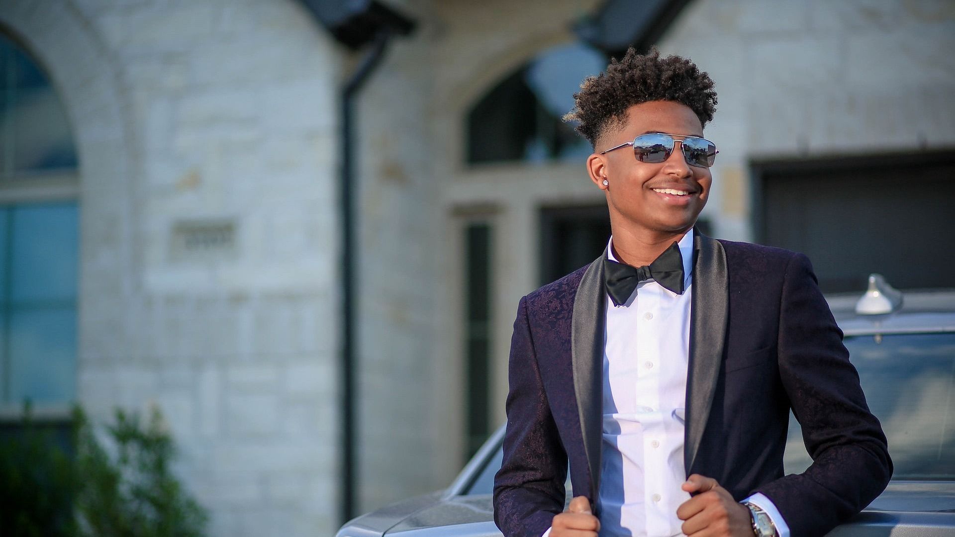 Hiring a vehicle for a prom or party? Here are 5 things to consider before starting the rental process.
