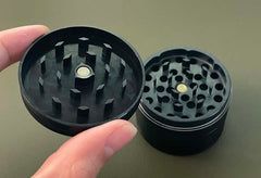 How to Use a Grinder Lid
