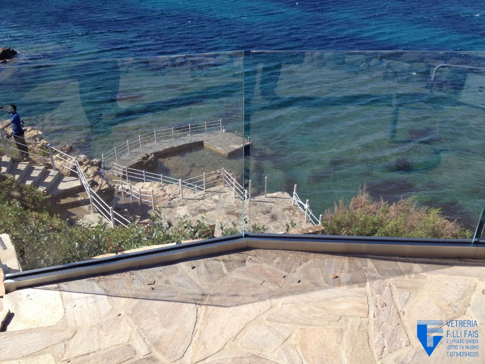 parapetto di vetro su misura