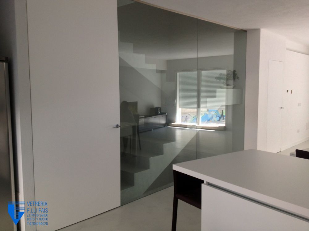 parete divisoria di cristallo