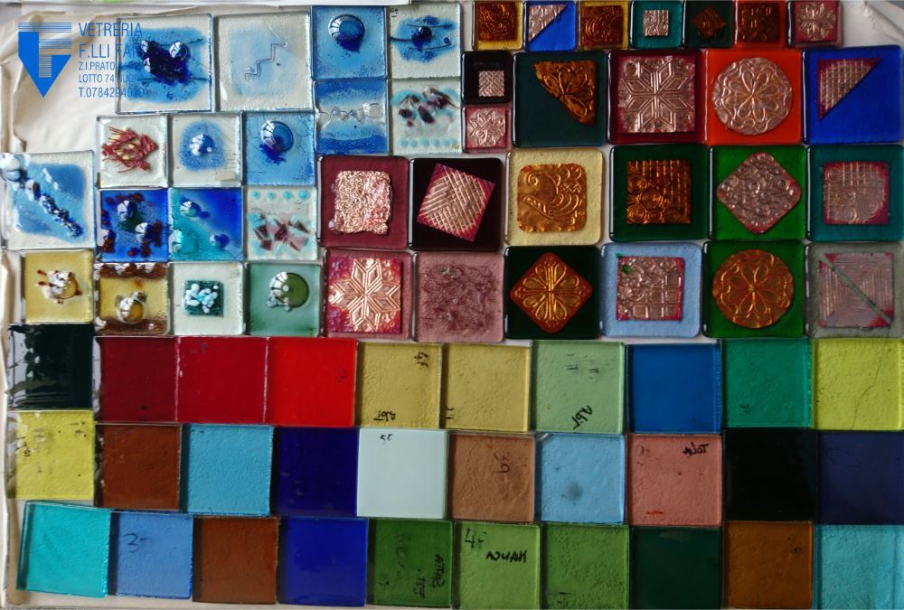 porta con vetri colorati