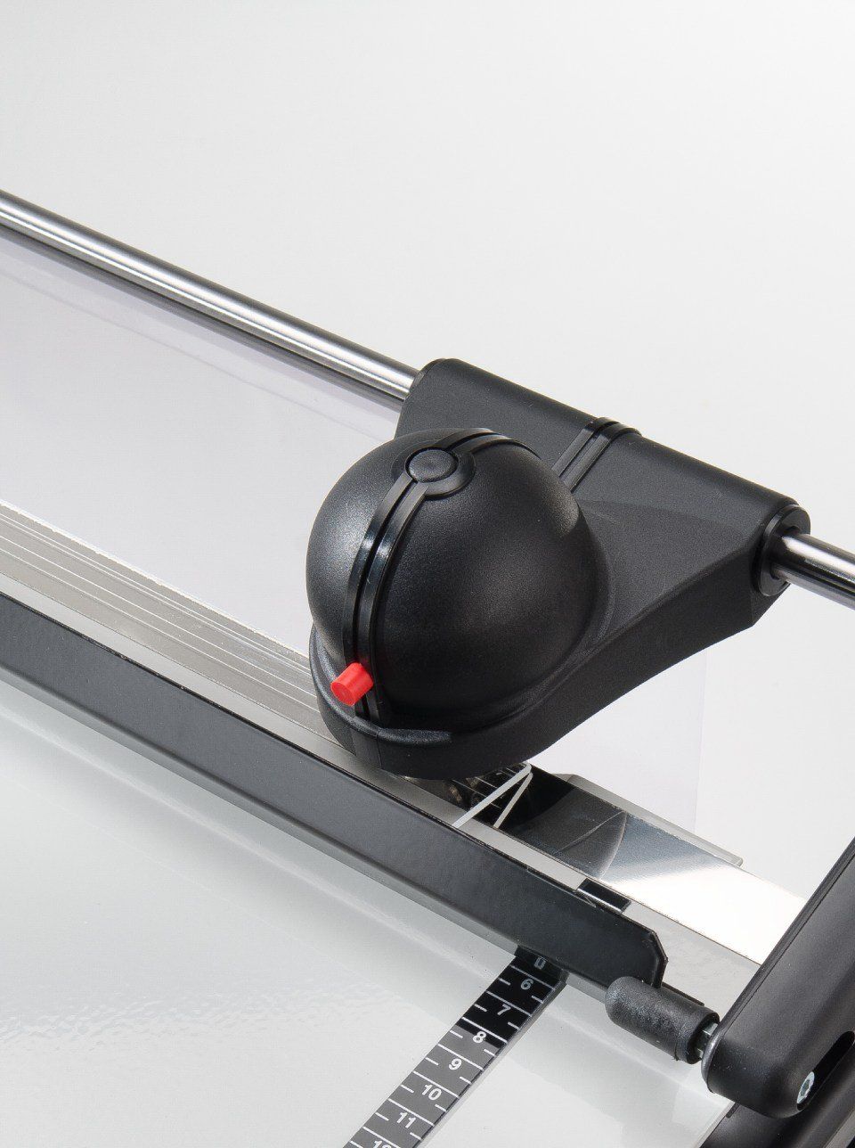 dettaglio di una taglierina a lama rotante