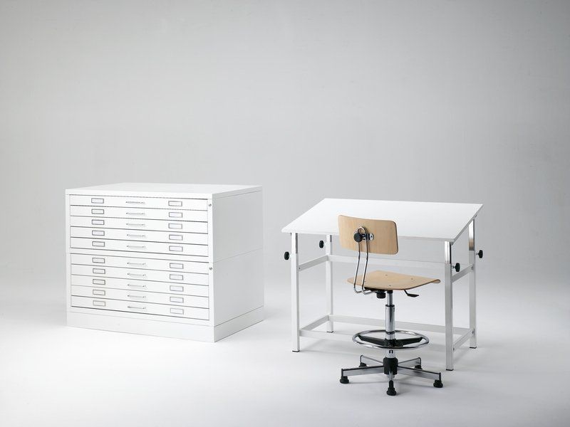 tavolo da disegno e cassettiera bianca