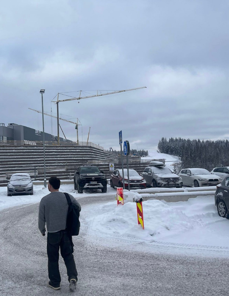 picture of 2 new starters at V7 Recruitment
