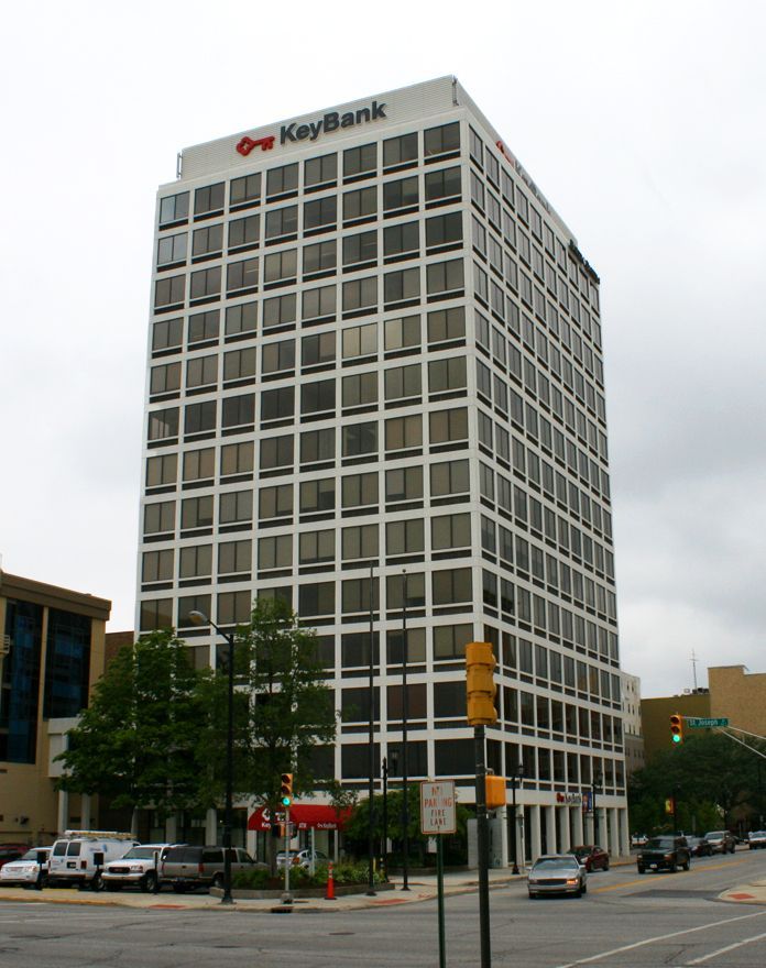 A tall building with the word keybank on it