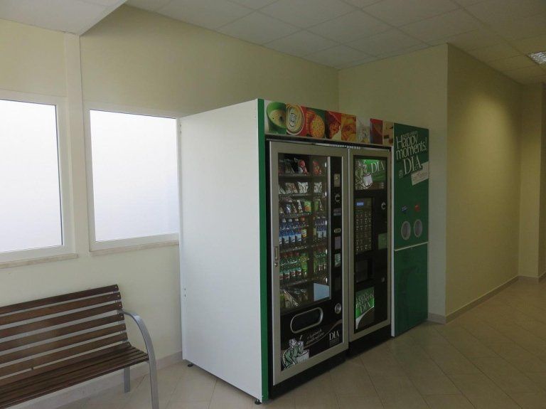 distributori di merendine e bevande