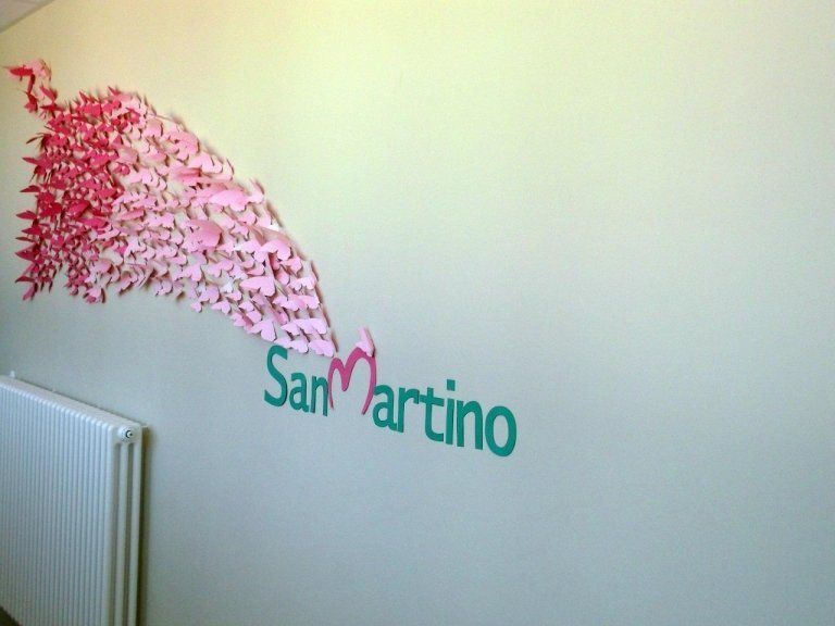 parete decorata di una casa di riposo