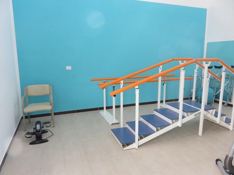 attrezzi per sedute di fisioterapia