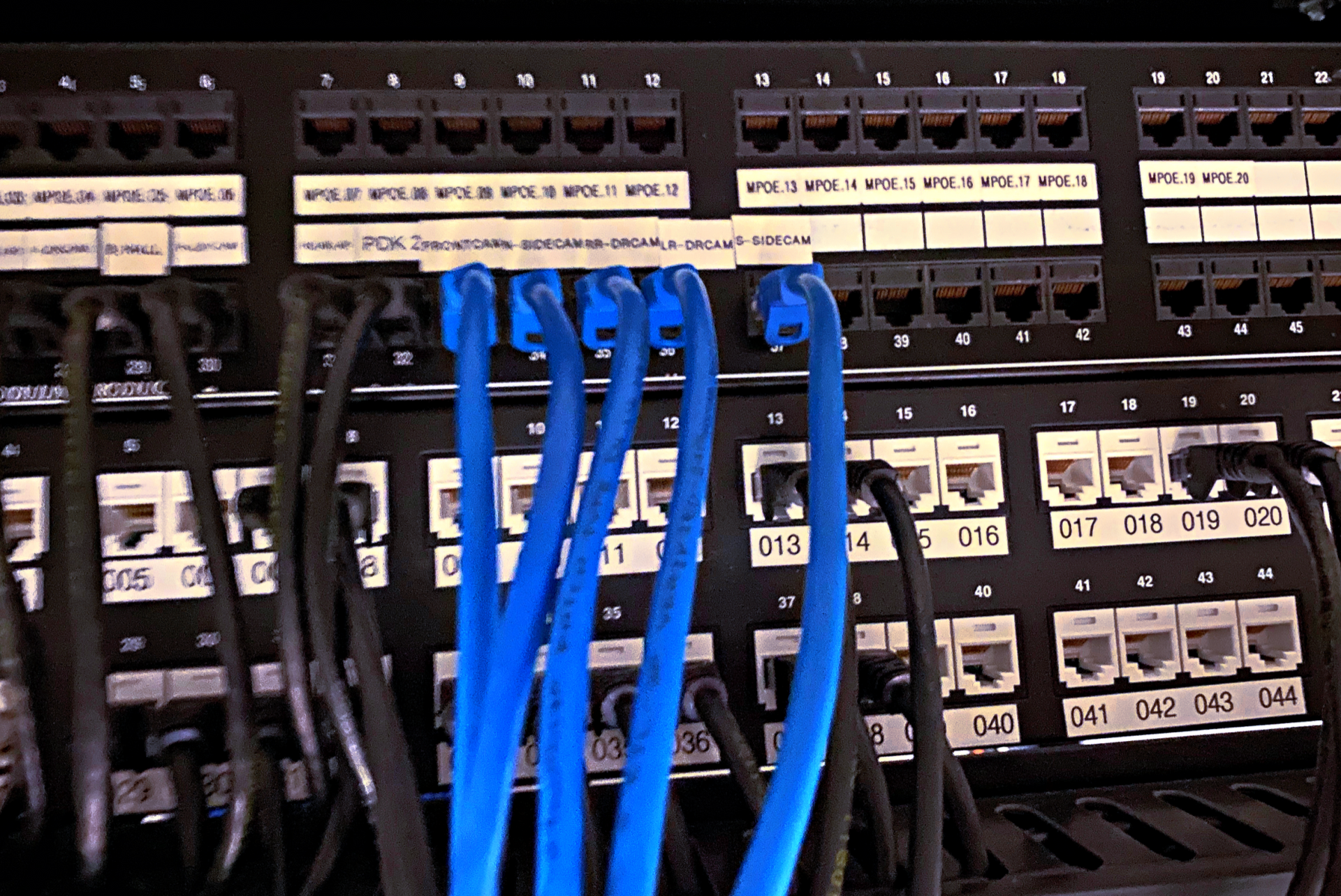 A bunch of blue wires are connected to a server