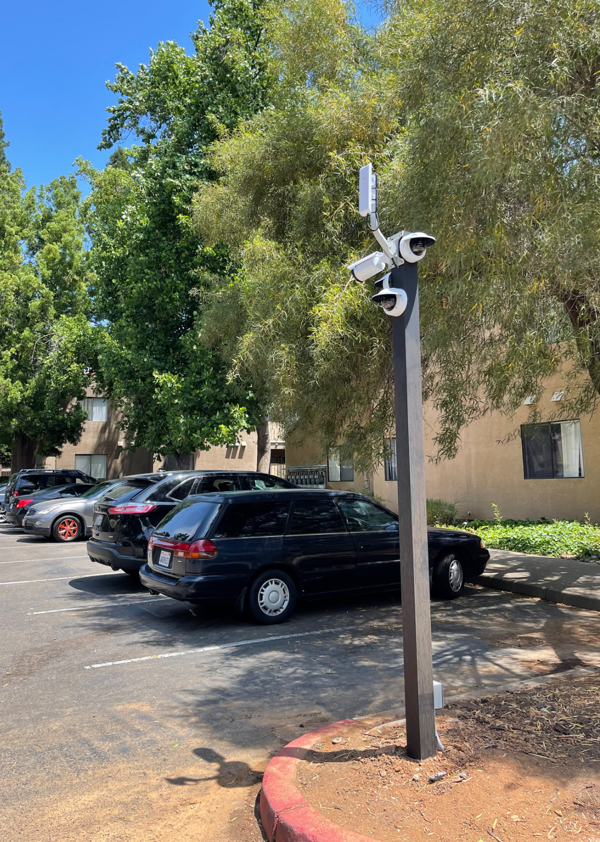 A parking lot with cars parked in front of a building.