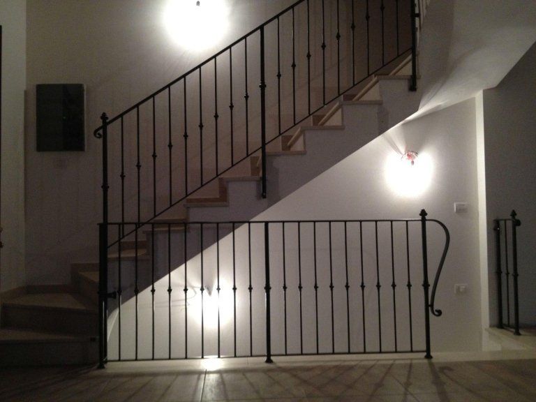 corrimano per scale interne in ferro battuto