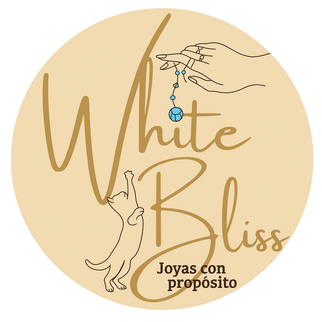 Logotipo de White Bliss con círculo beige, letras doradas, manos sosteniendo un colgante azul y el texto “Joyas con propósito”.