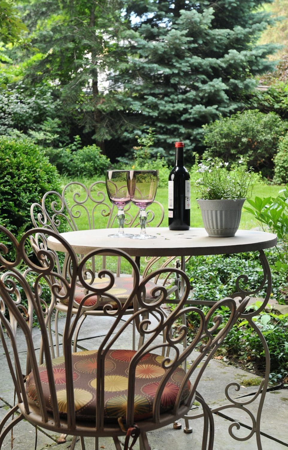 A table with two wine glasses and a bottle of wine on it.