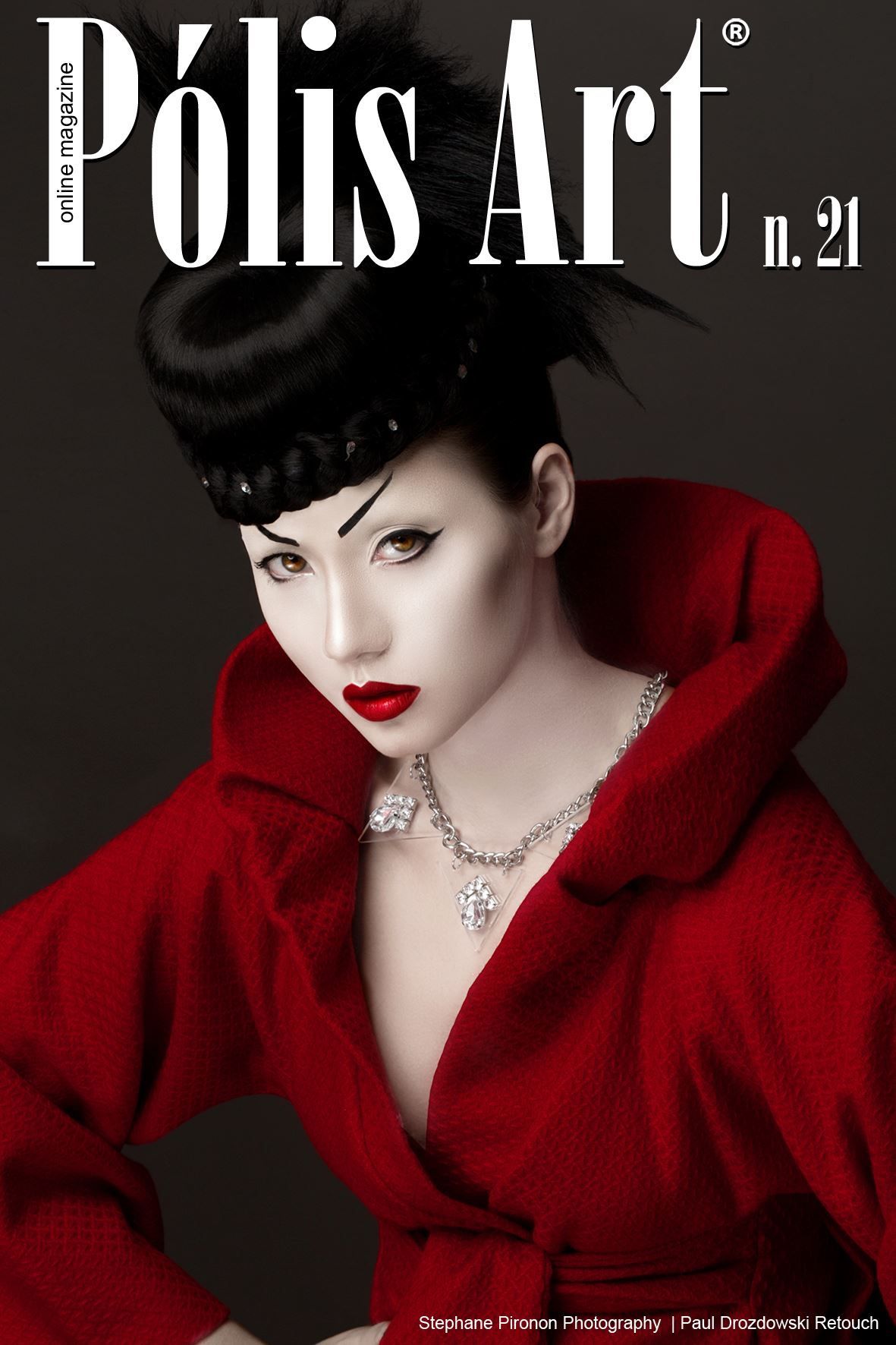 Une femme en manteau rouge est sur la couverture de polis art