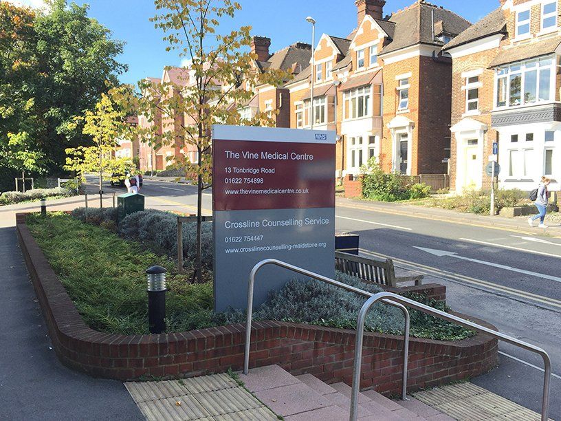 Exterior totem sign for surgery