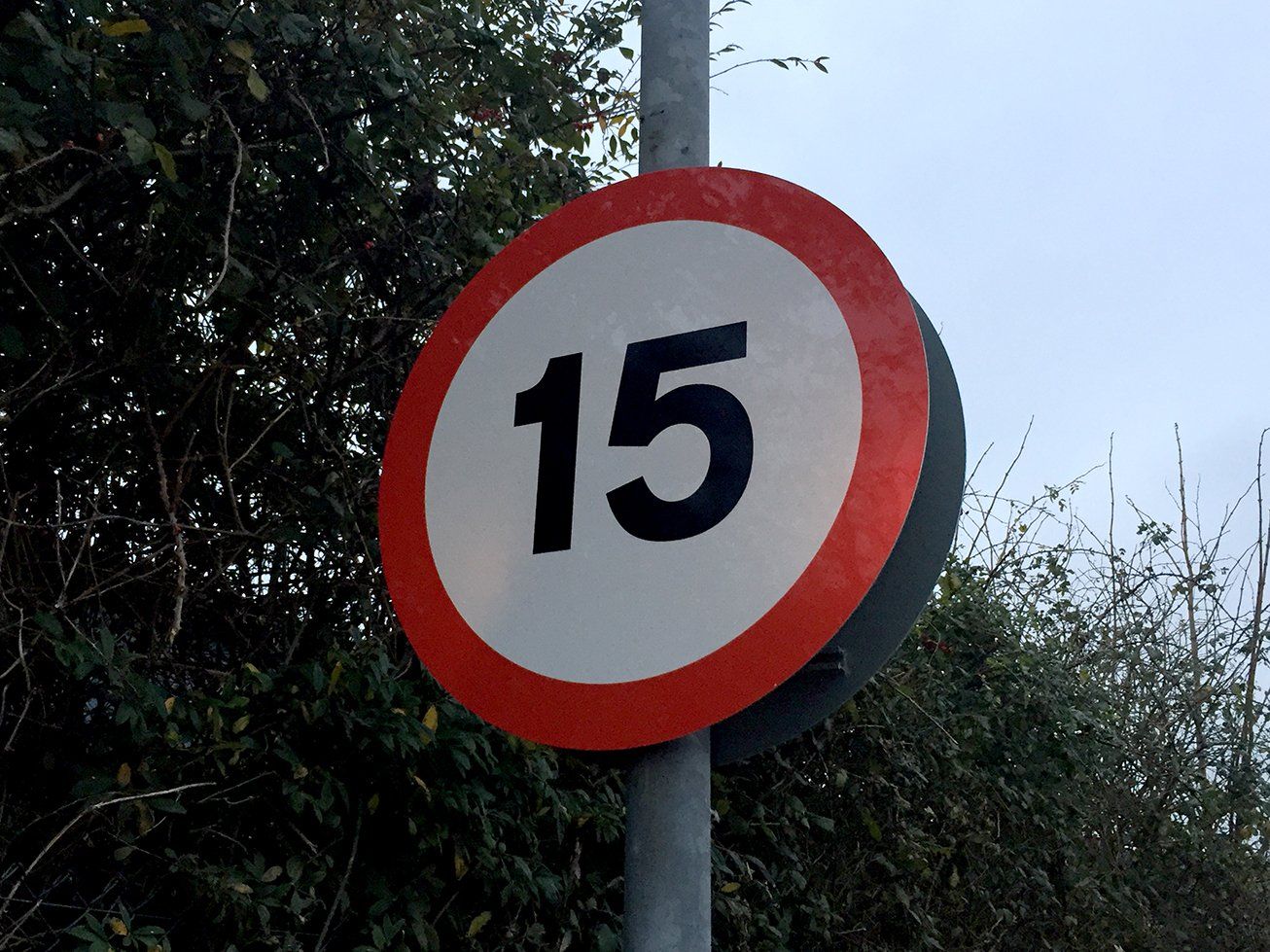 5mph sign for retail park
