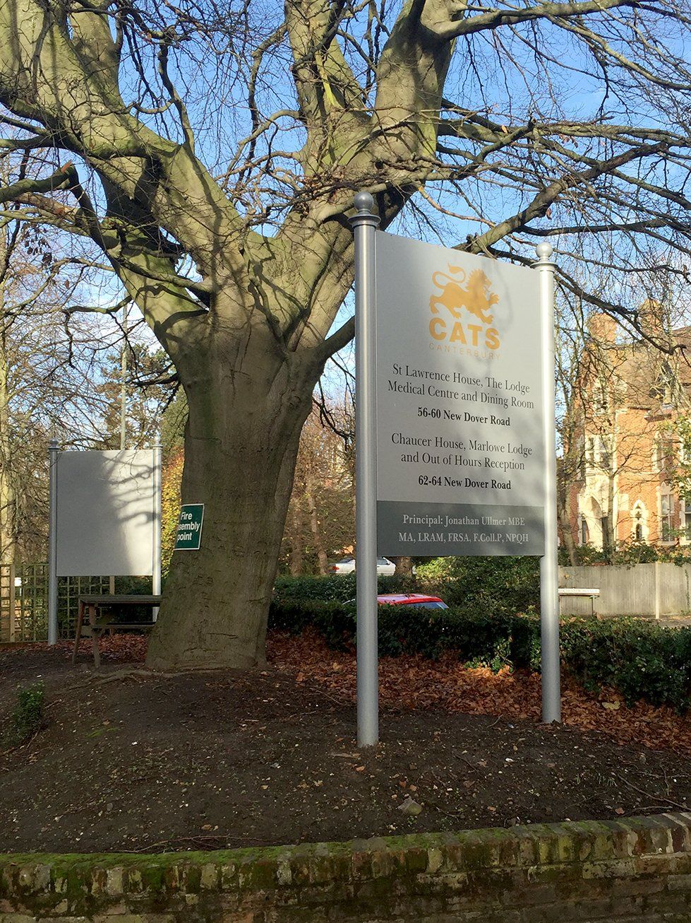 Freestanding aluminium signs for college
