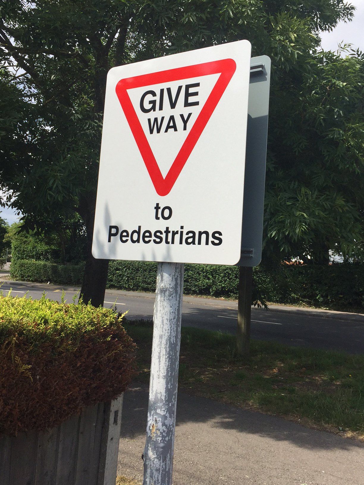 double side give way sign