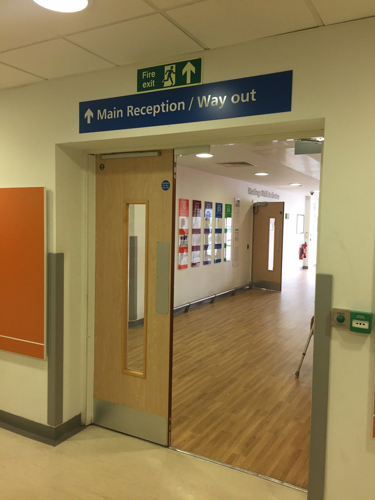 nhs wayfinding sign sphc1