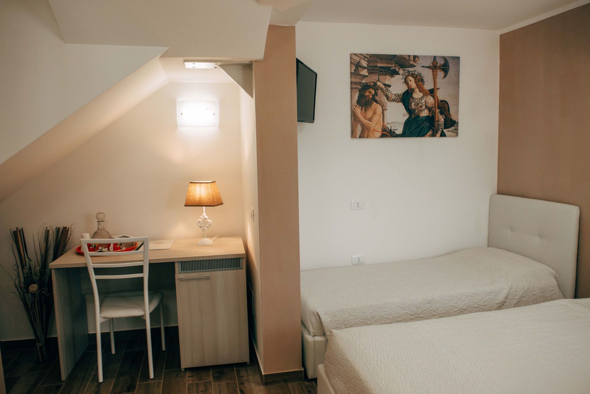 camera Atena per due