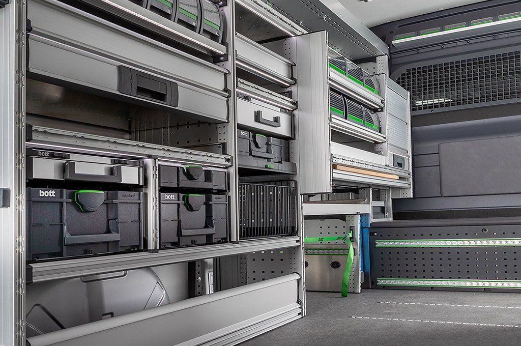 Interno di un furgone bianco