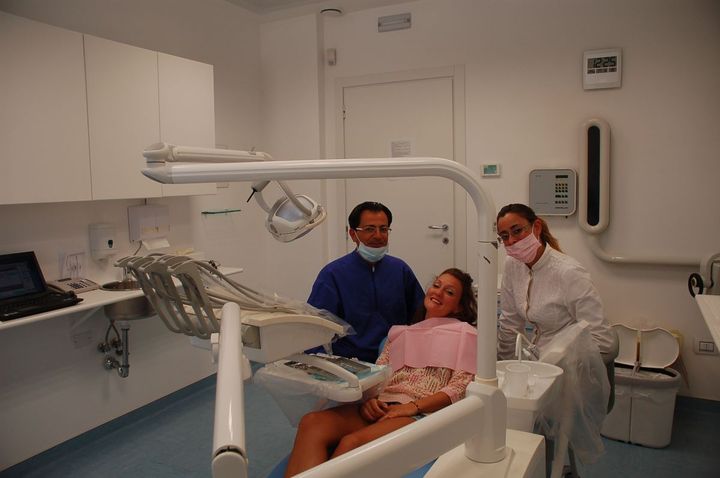 paziente nello studio dentistico