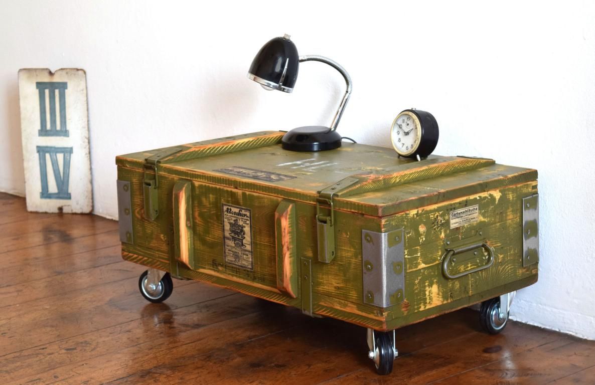 Kiste mit Deckel Olivgrün Truhe Antik rollbar Holz Alt Couchtisch Sideobard Shabby