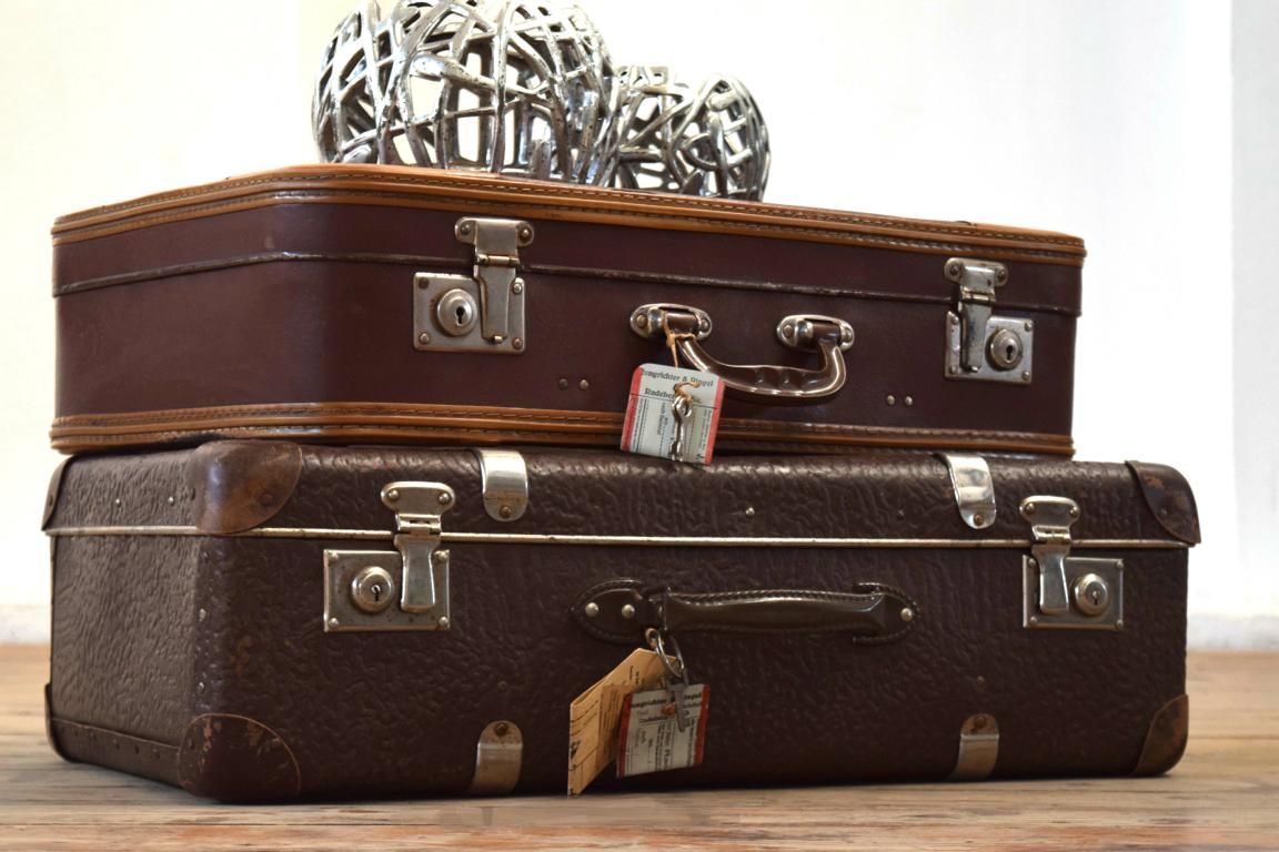 Set: 2x Koffer Antik Vintage Alt Reisekoffer Kiste mit Deckel Paar Shabby Loft