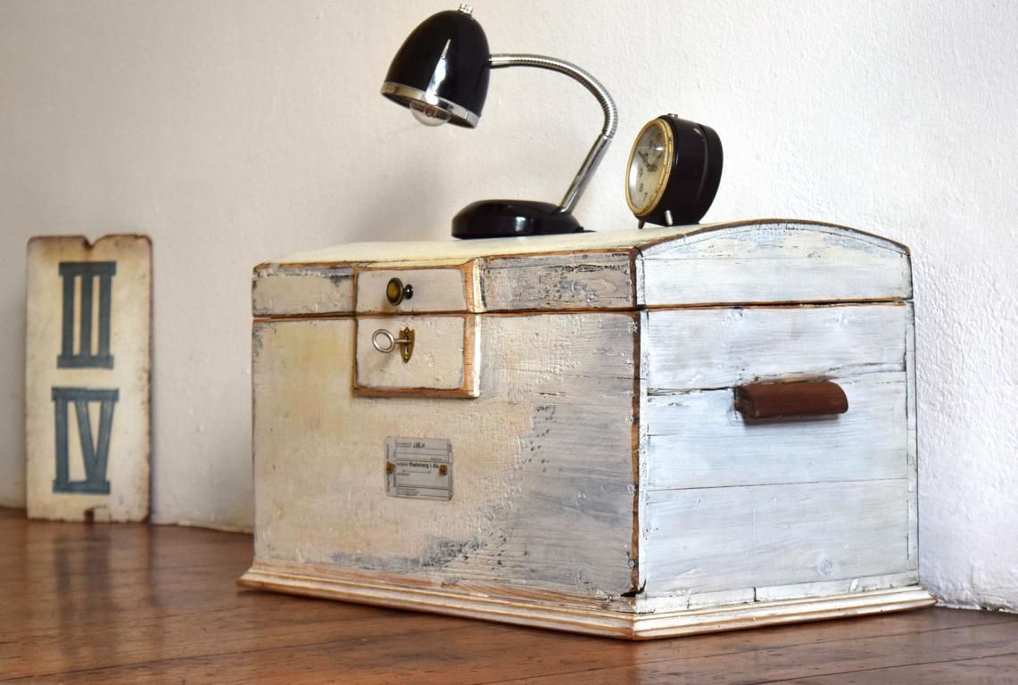 Truhe Kiste mit Deckel Antik Holz Alt Vintage Weiß Shabby Truhe Jackels Erkelenz