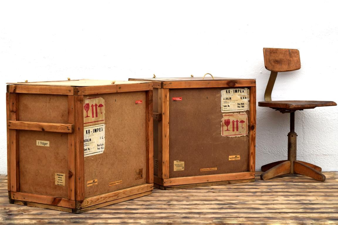 antike Holzkiste aus dem Luftfrachtverkehr