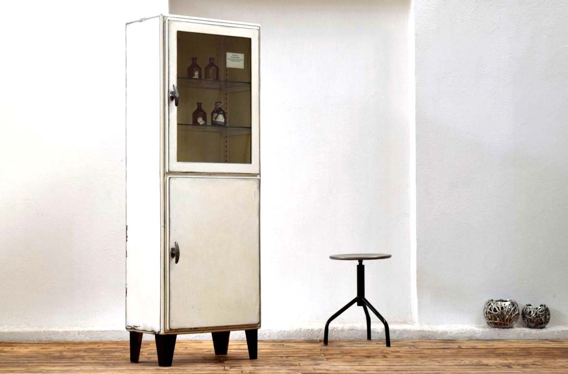 atnike Apothekervitrine aus Metall 