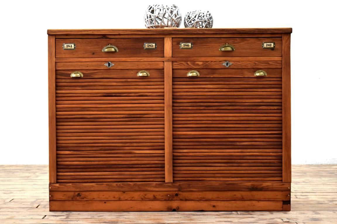 höheres Sideboard mit zwei Rollläden