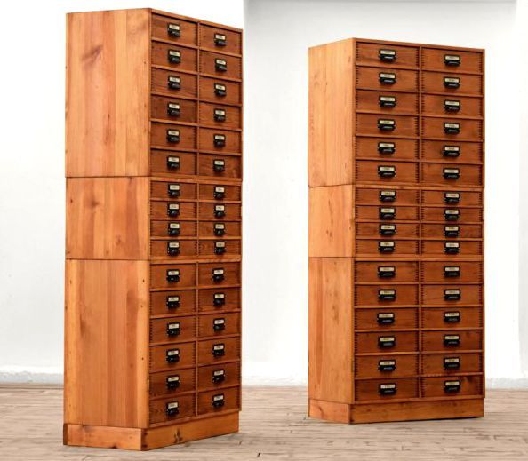 historischer Schubladenschrank ist an verschiedenen Standorten nutzbar
