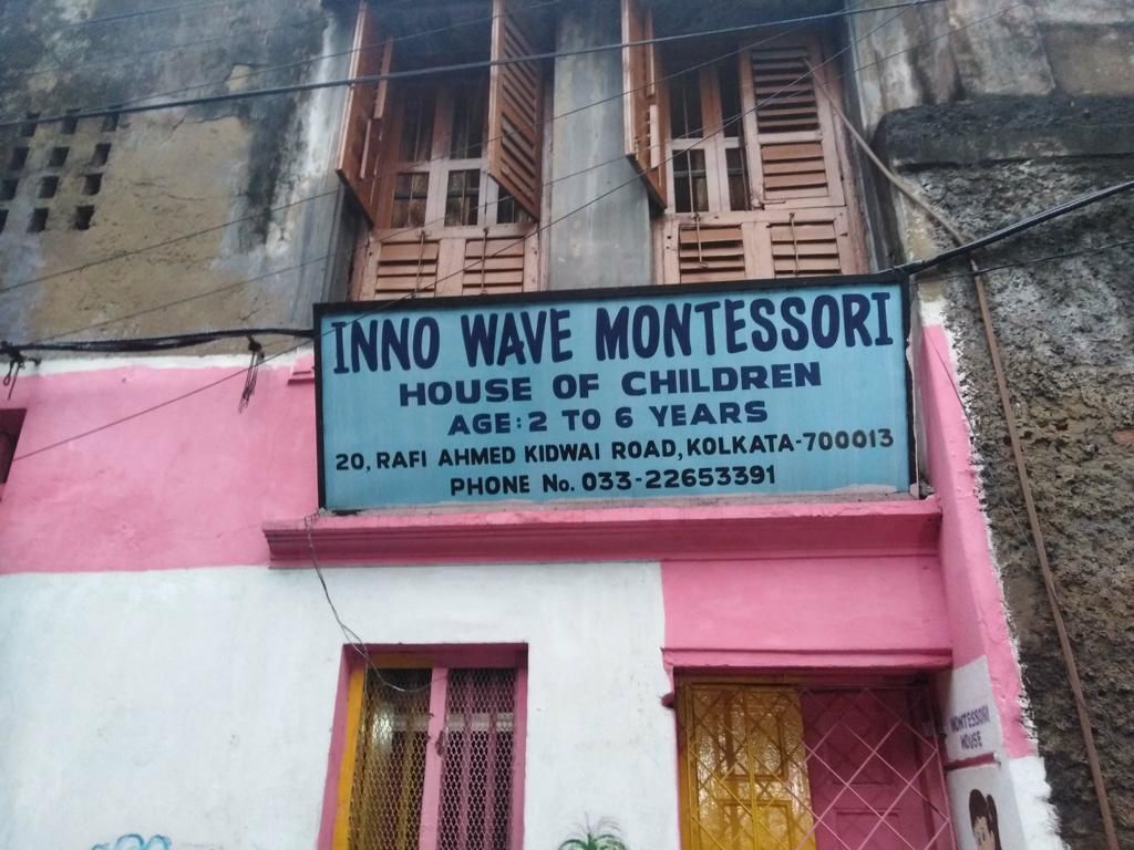 Schild eines Montessori Kinderhauses in Kalkutta
