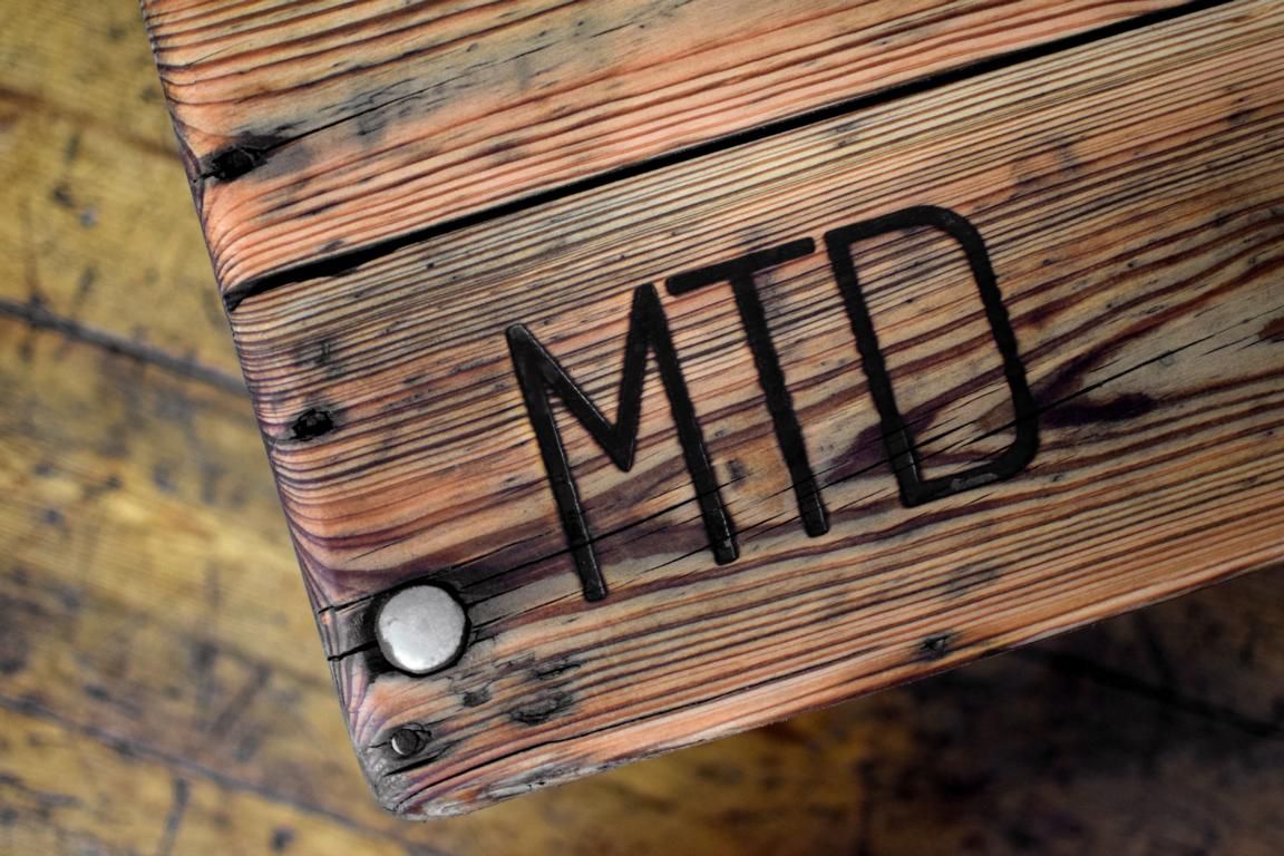 Branding auf einer alten Rollpalette