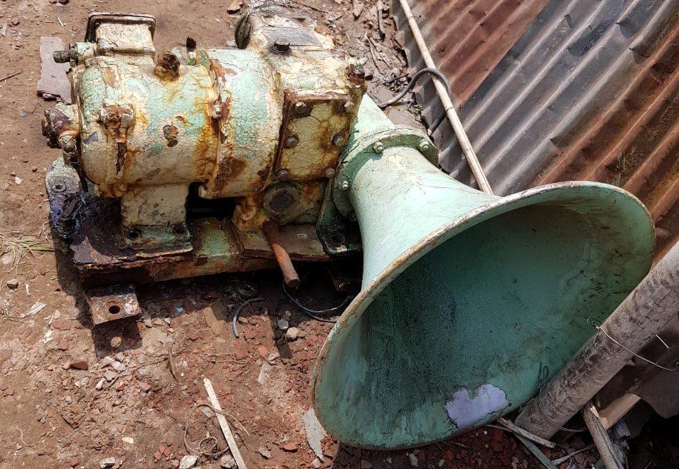 großes antikes Schiffshorn aus der Abwrackwerft in Alang Indien